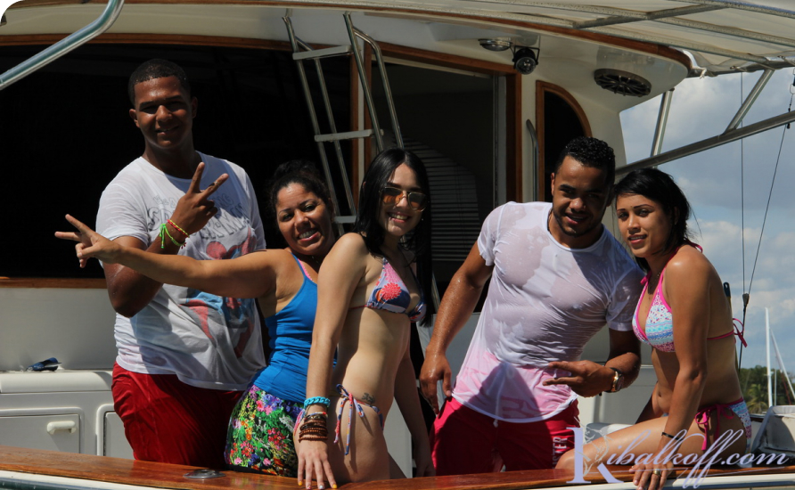 Путешествие на яхте в Доминикаине в кругу близких друзей. Шанс найти приключения на свою задницу